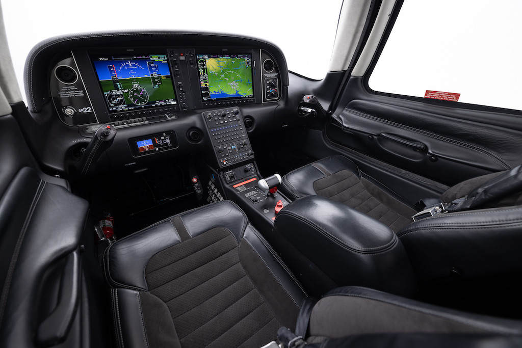 cirrus sr22t interior